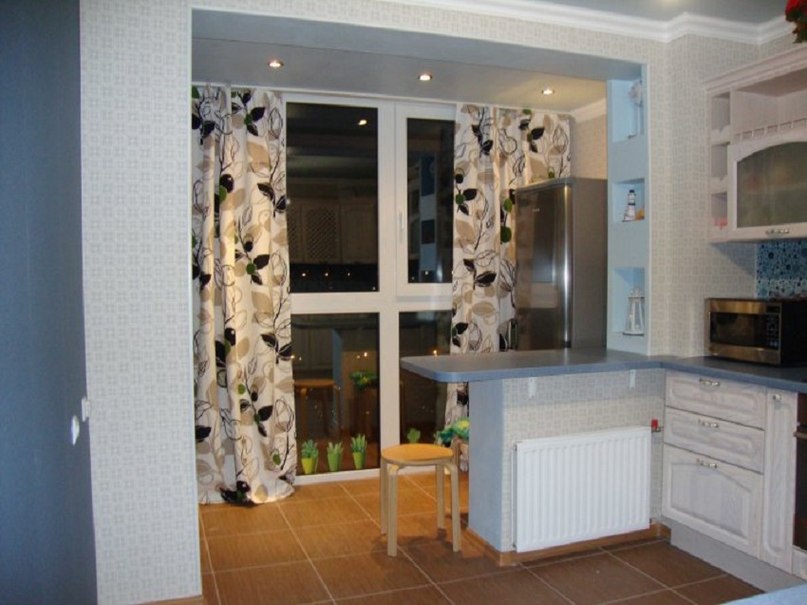 совмещение кухни и балкона