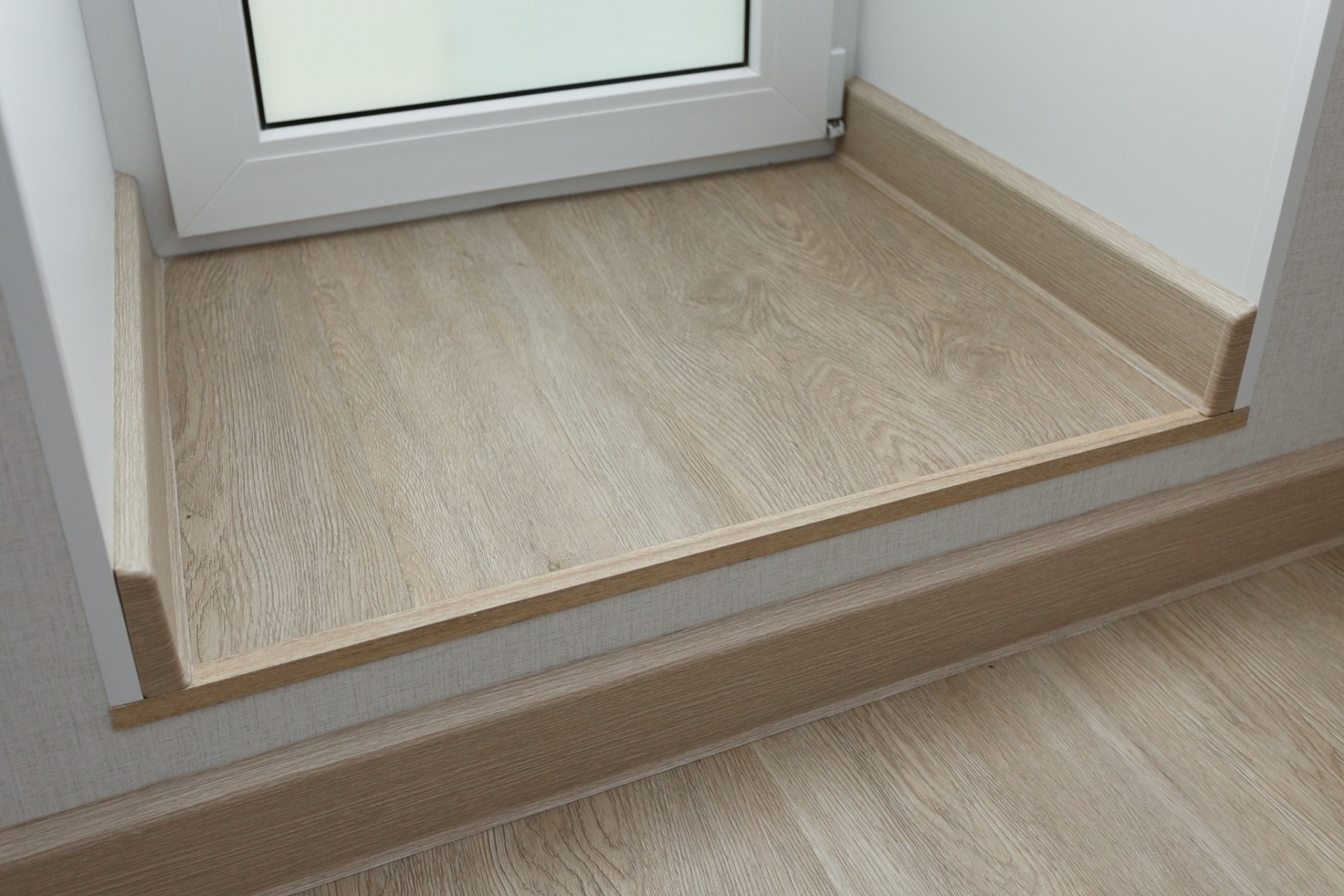 переходящий порожек на балкон