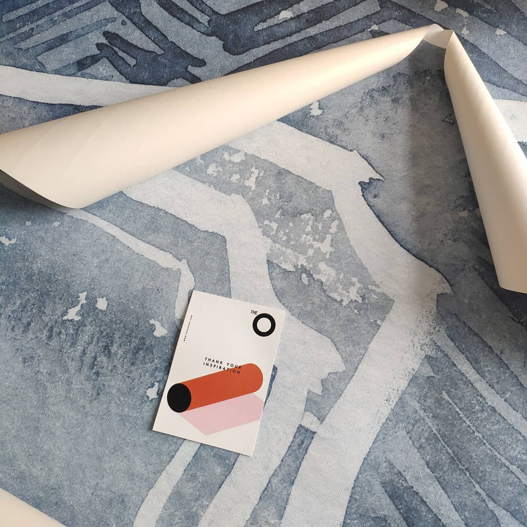 поклейка акриловых обоев