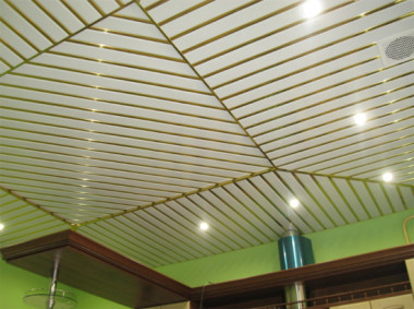 Реечный потолок в ванной комнате